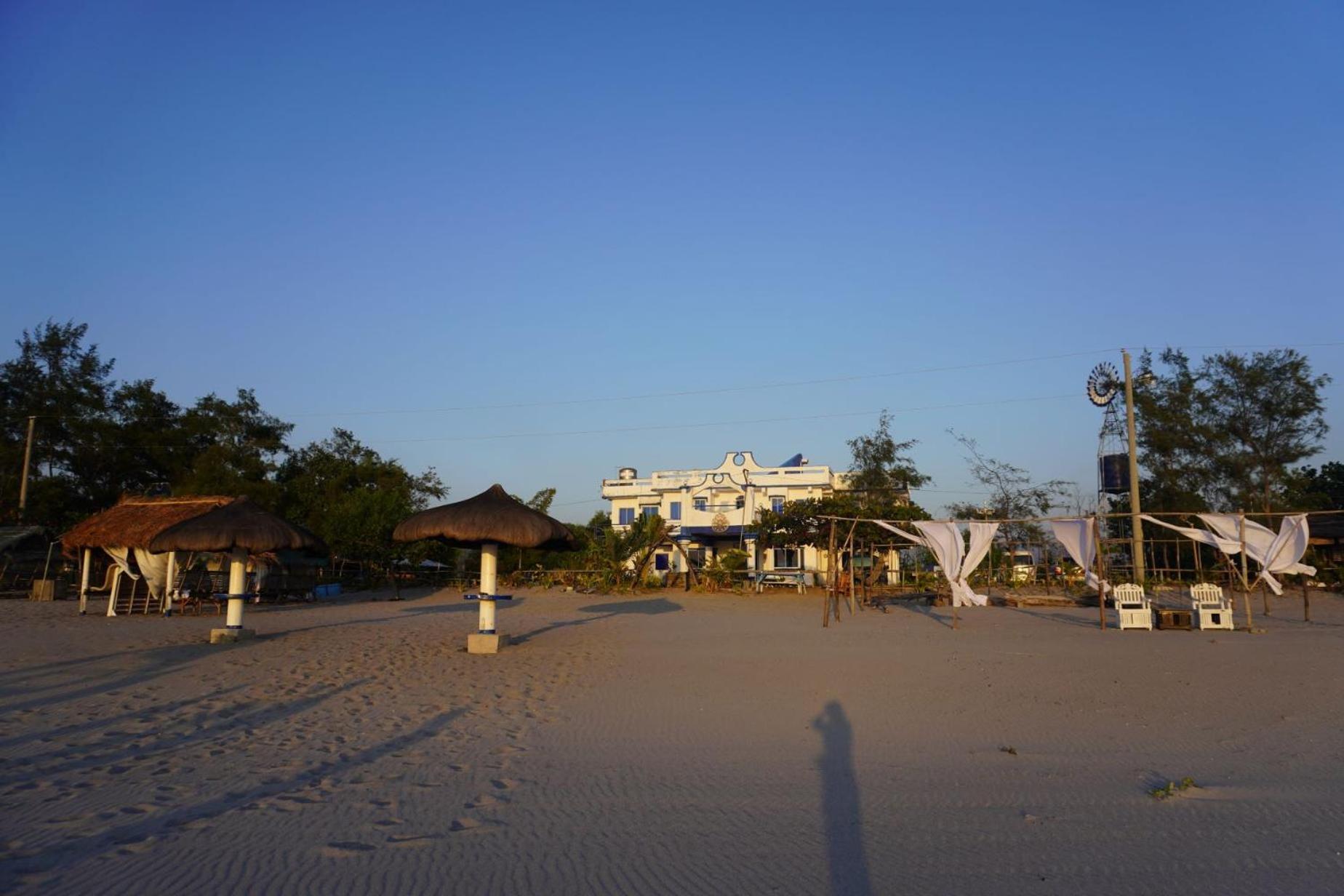 Club Monet Beachfront Resort By Cocotel Cabangan Exterior photo