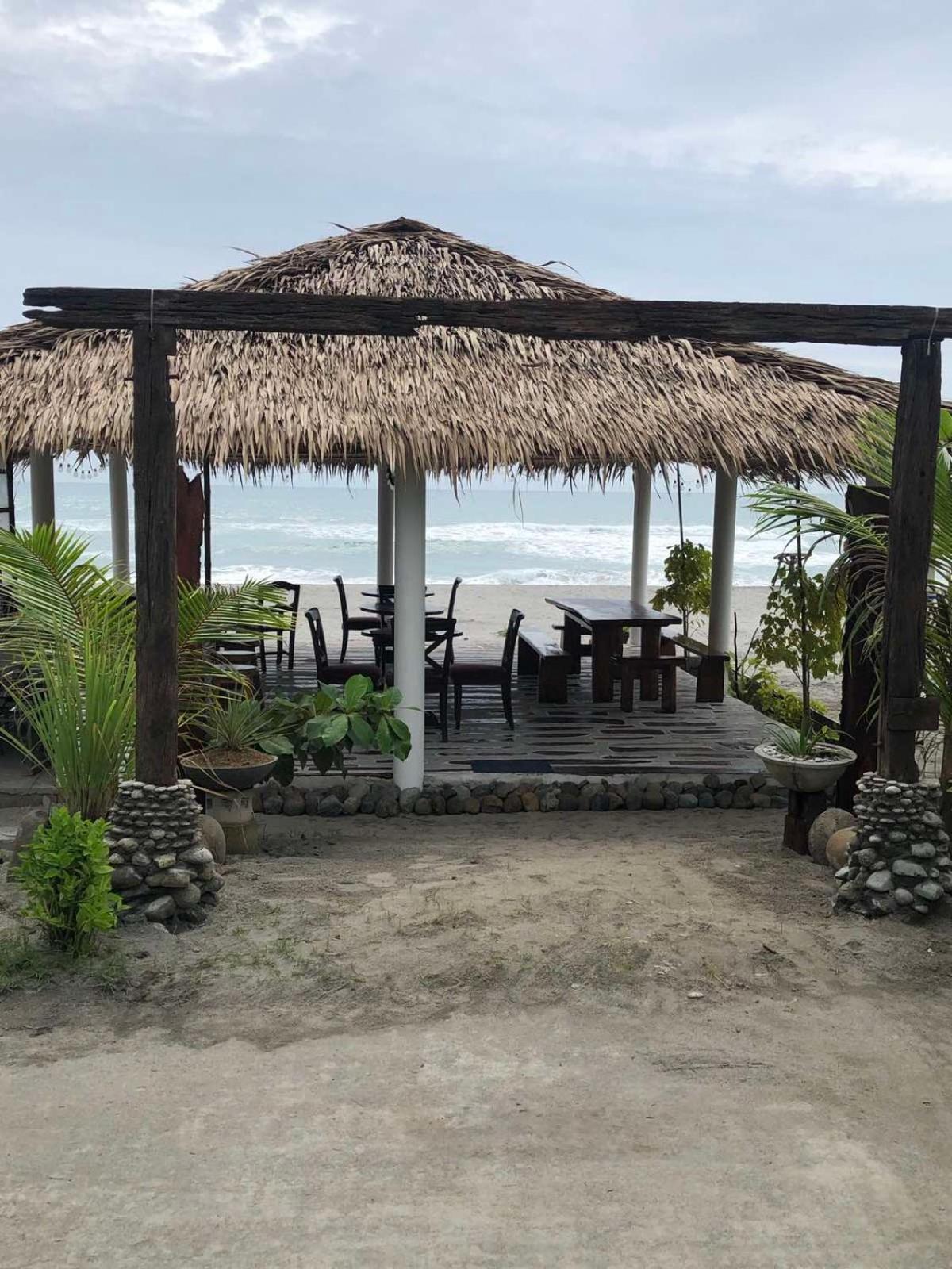 Club Monet Beachfront Resort By Cocotel Cabangan Exterior photo